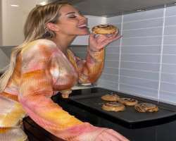 She always craves to eat something sugary. She prefer to sweets more often.